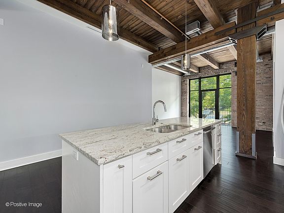 3rd image of 1600 S Jefferson St #103E