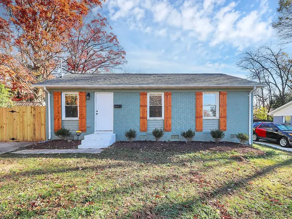 313 Barrymore Dr, Charlotte, NC 28213