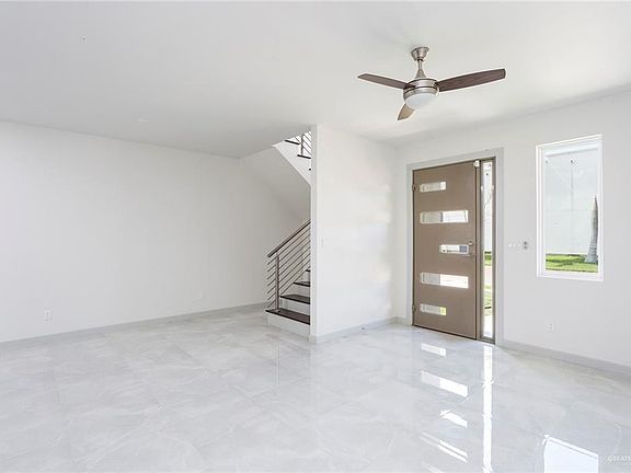 2nd image of 215 San Jacinto