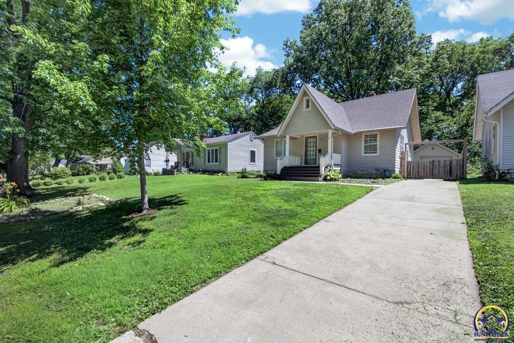 Apartment in Topeka, Washburn Place, Shawnee - View 3