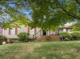 102 Shasta Daisy Dr, Smithville, MO 64089