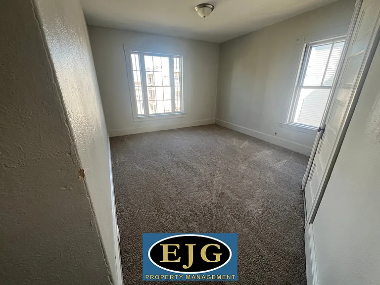 551 Montgomery St #2 — Photo 16