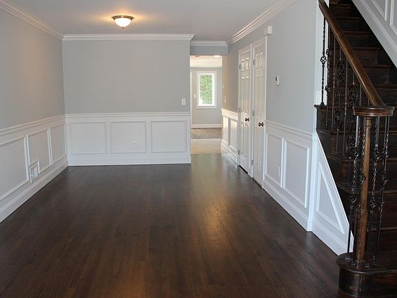 5th image of 446 Mosely Ave