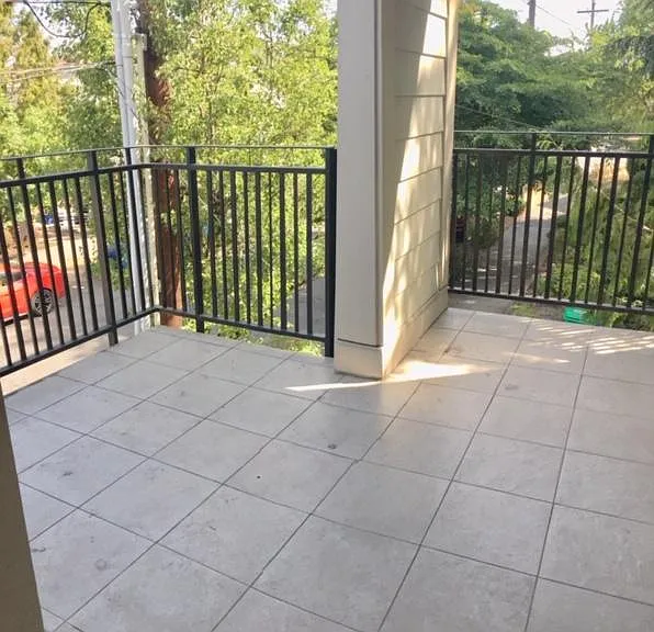 460 NE Simpson St #H — Photo 3
