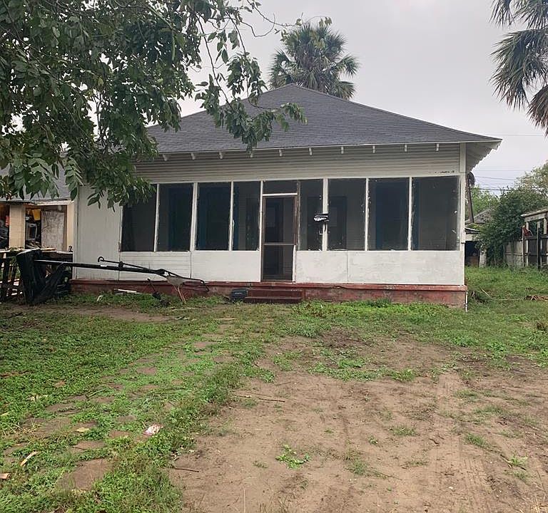1st image of 1131 W Levee St