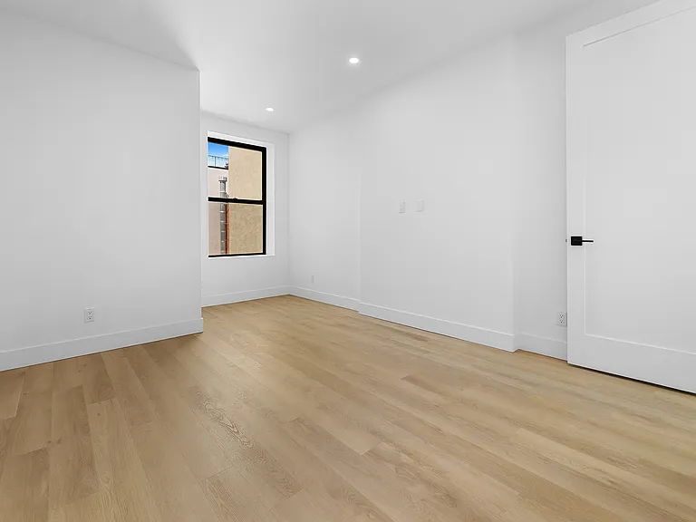 245 S 3rd St #4R — Photo 4