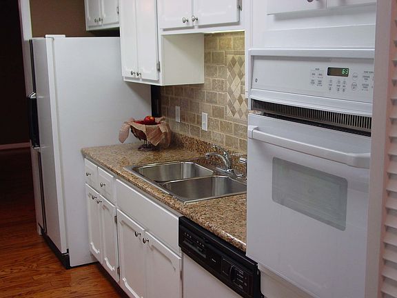 5th image of 1302 Mercury Blvd APT 39