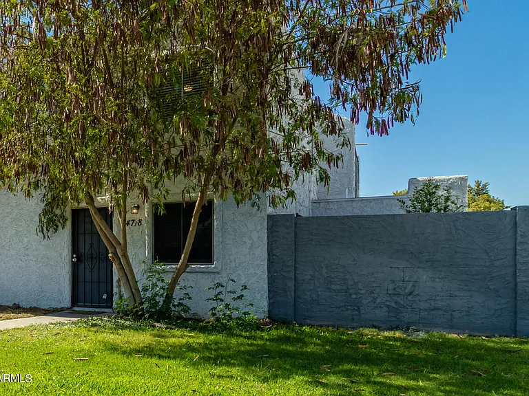 4718 W Orangewood Ave — Photo 4
