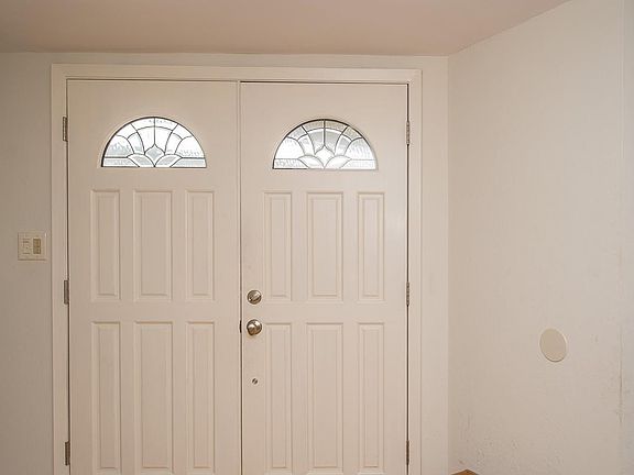 5th image of 899 Constitution Dr