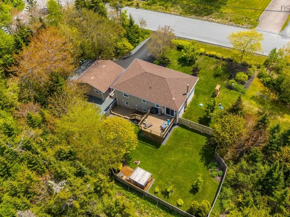12 Melody Dr, Halifax, NS B3T 1T3