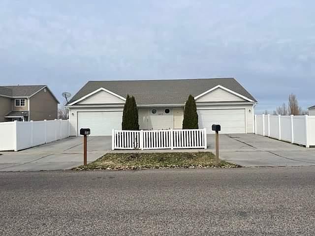 1st image of 3573 Deloy Dr APT B