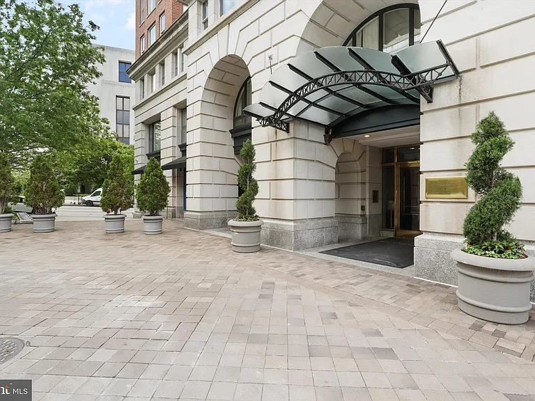 601 Pennsylvania Ave NW #612 — Photo 21