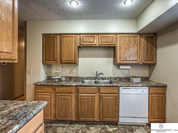 5th image of 8748 S Glenview Dr