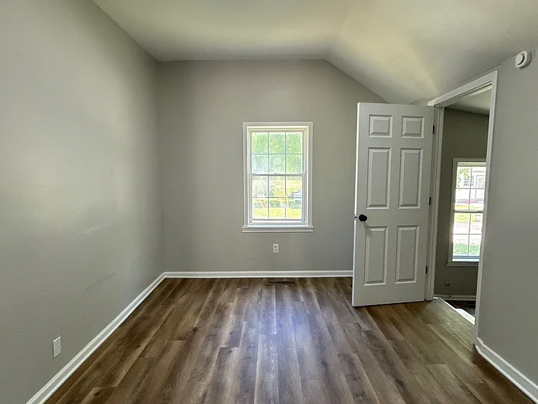 812 Cobb Cir — Photo 4