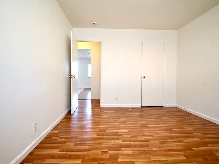 16318 Maubert Ave #D — Photo 13