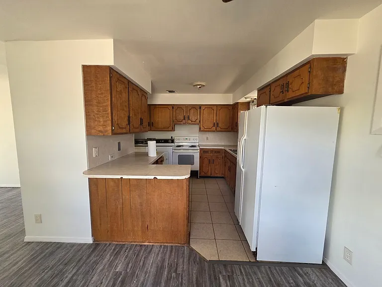 2422 Redwood St — Photo 3