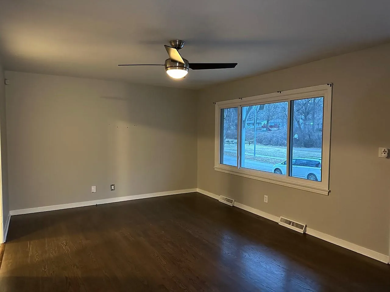 5400 N Highland Ave — Photo 2