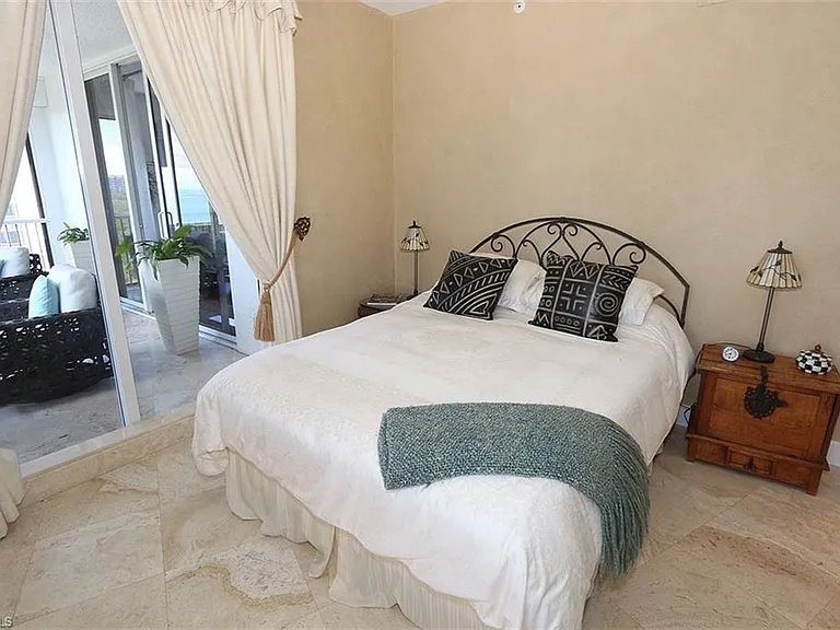 8665 Bay Colony Dr #901 — Photo 21