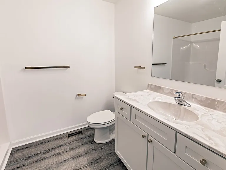 582 Railroad Ave — Photo 11