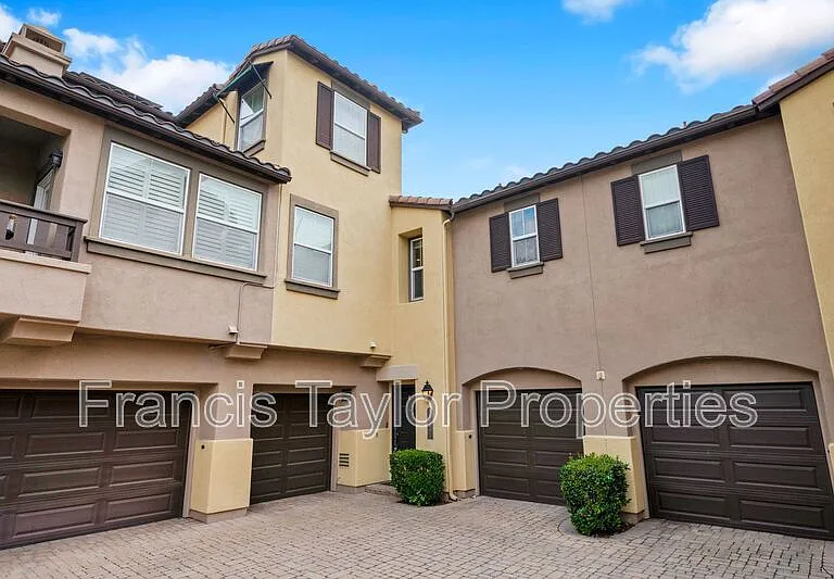 2621 Matera Ln — Photo 2