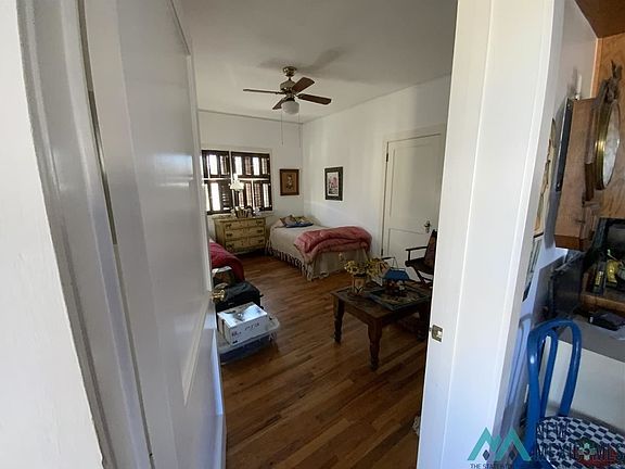 5th image of 1107 N Pennsylvania Ave