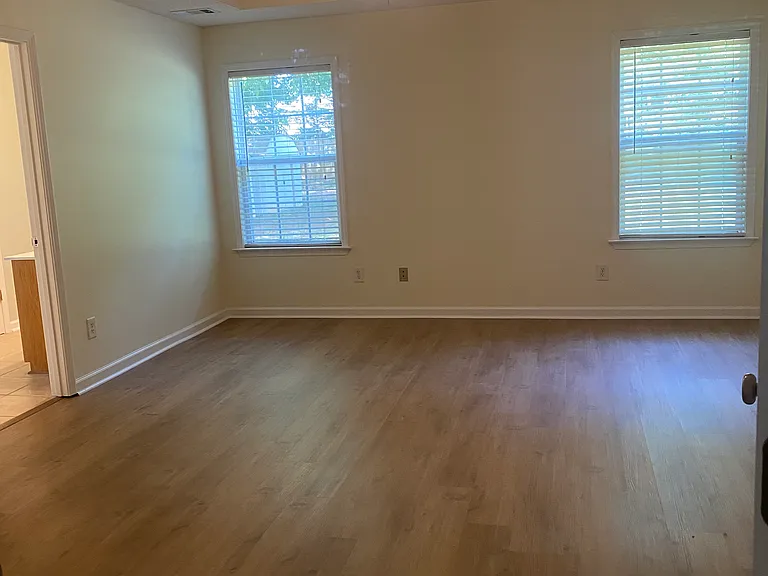 233 Grove Ln — Photo 5