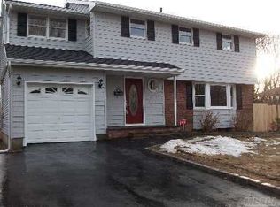 30 Starlight Dr, Commack, NY 11725
