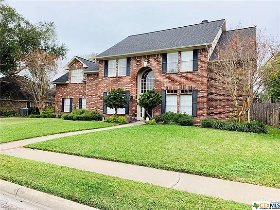 3rd image of 406 Woodridge Dr