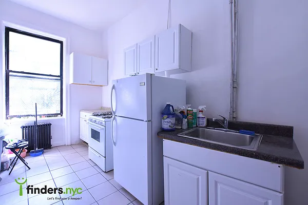 Rented by Clove Realty LLC | media 9