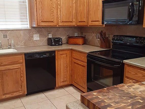 4th image of 1005 Saunders Dr