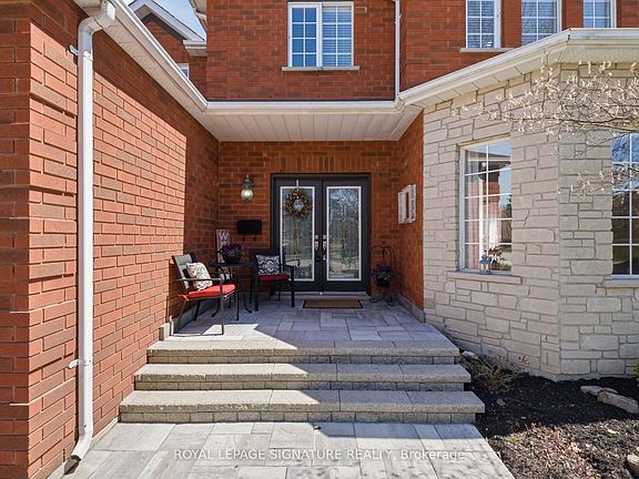 3rd image of 1653 Valley Ridge Cres