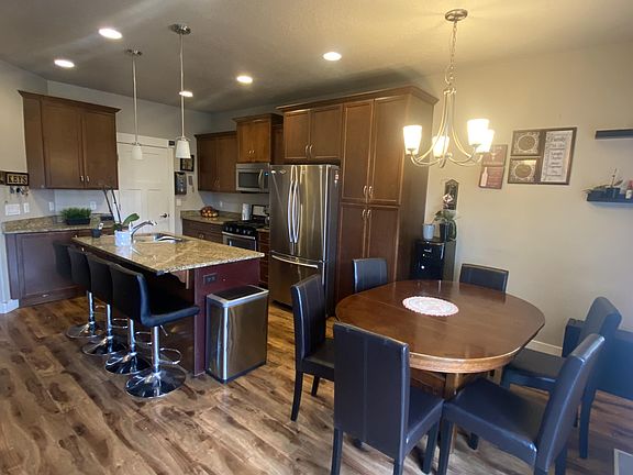 5th image of 436 E Windy Garden Ln