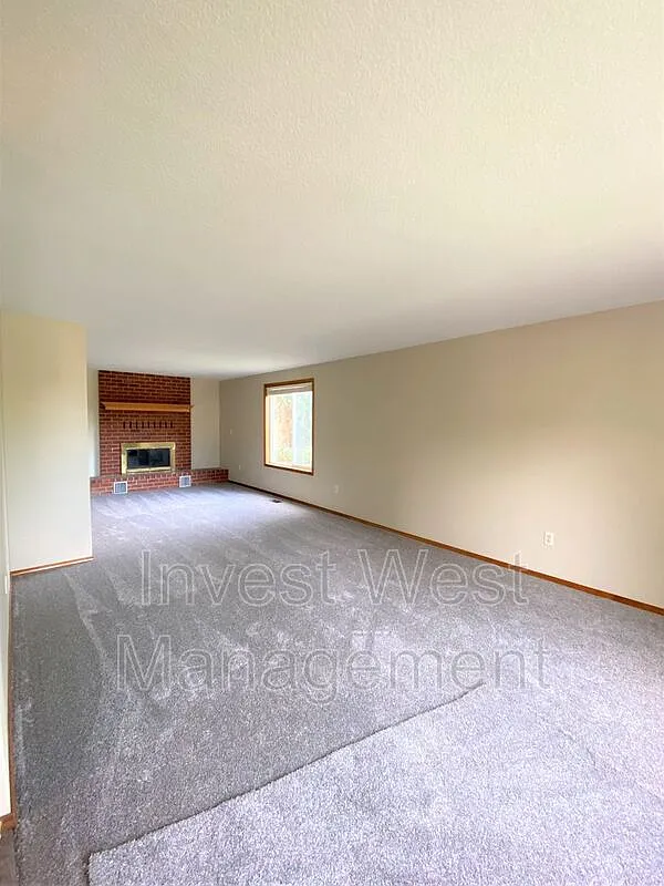 3 bed, 2.5 bath, 2566 sqft, $2,895 — Photo 4
