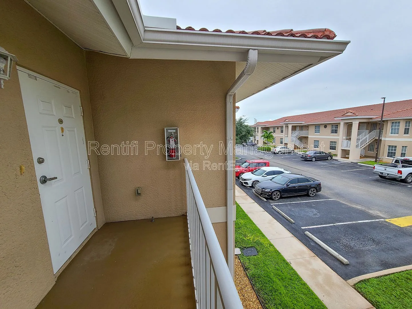 2 bed, 2.0 bath, 932 sqft, $1,325 — Photo 2