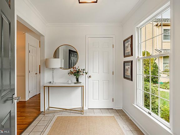 3rd image of 6 Wingstone Ln