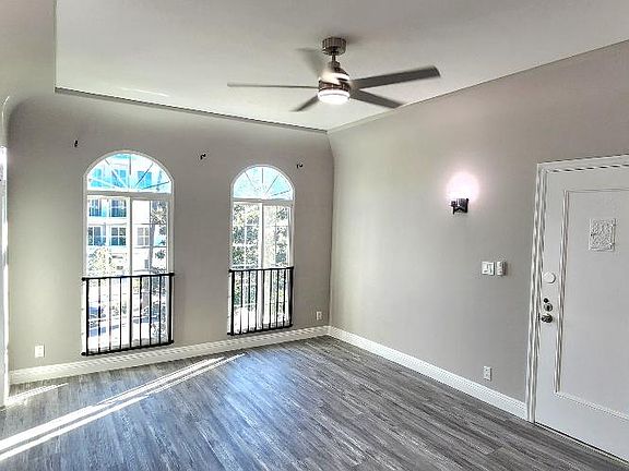 4th image of 227 N Berendo St APT 207