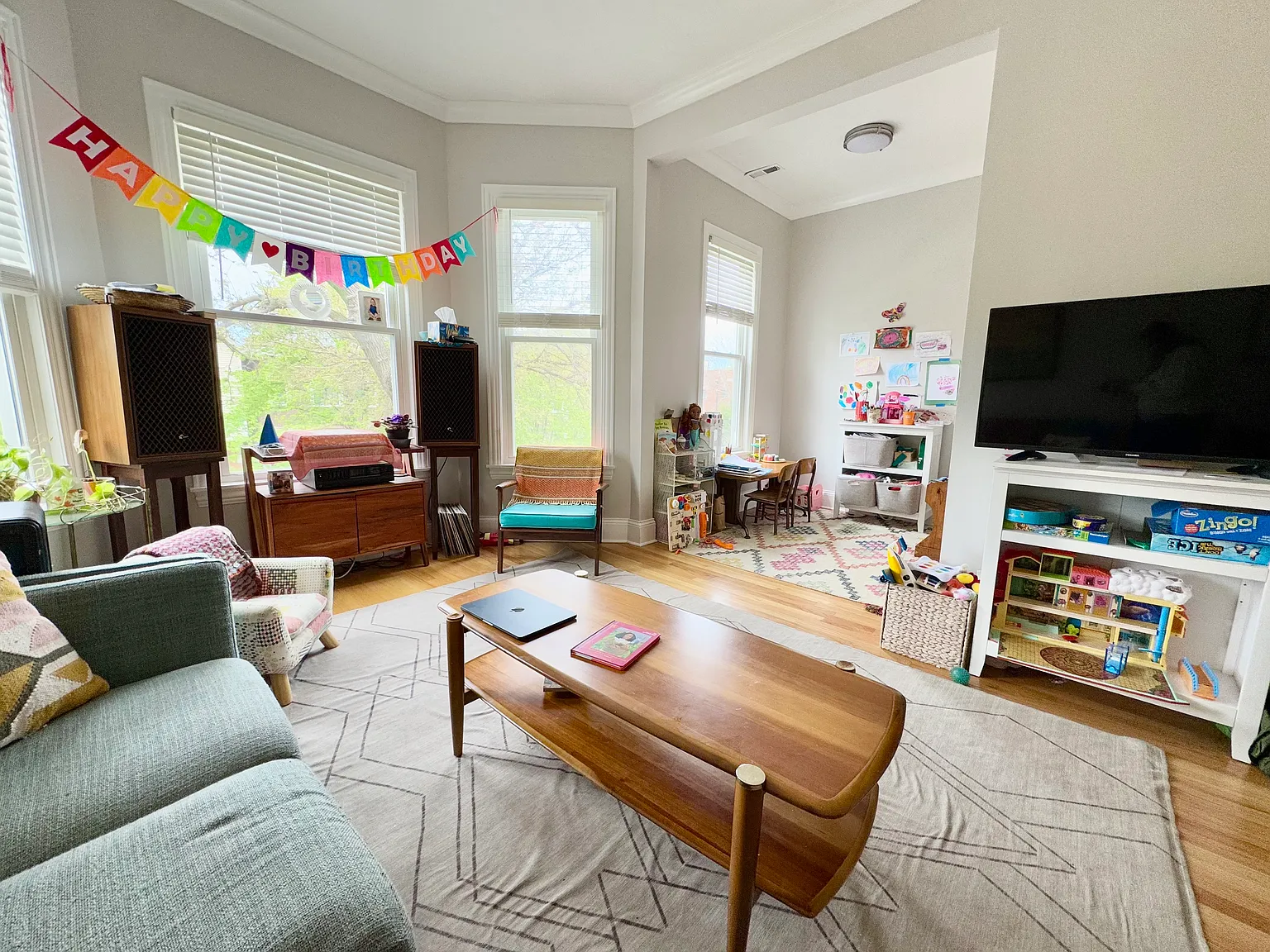4 bed, 2400 sqft, $4,350 — Photo 2