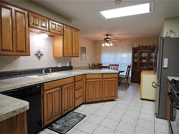 5th image of 212 Timber Creek Dr