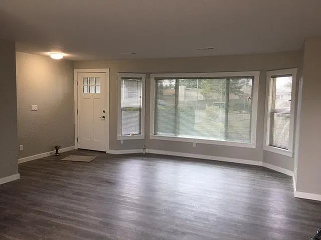 3 bed, 1068 sqft, $2,700 — Photo 2