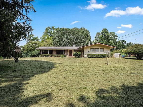 4th image of 42 Hillwood Cir