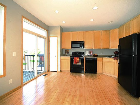 3rd image of 15504 Lilac Dr