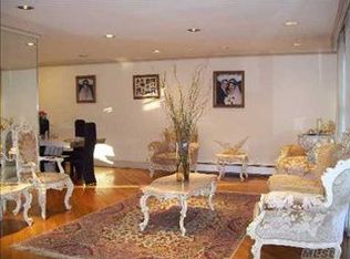 22 Chadwick Rd, Great Neck, NY 11023