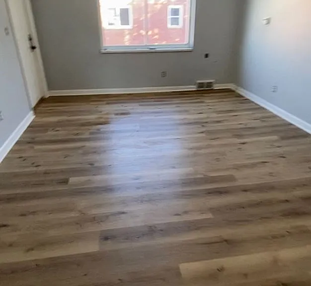 202 E Bruce Ave — Photo 3