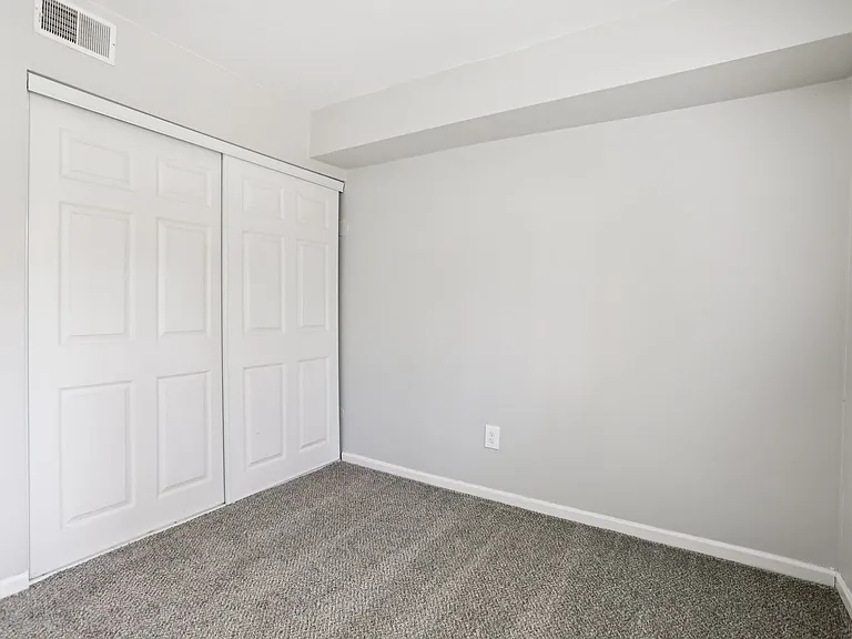 Twyckenham Apartments — Photo 11