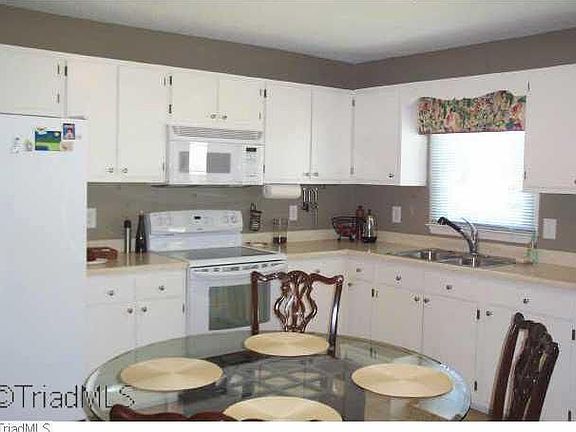 Eat In Kitchen