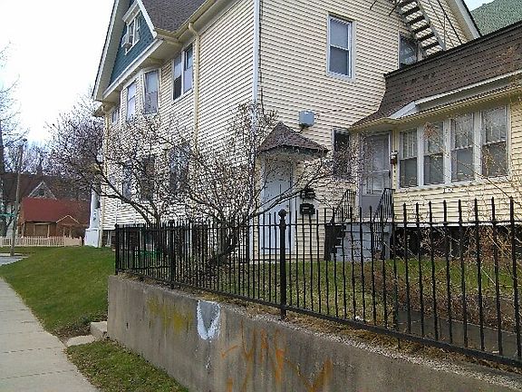 2nd image of 1106 E Clarke St