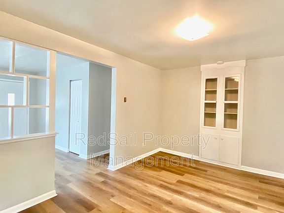 2nd image of 34 Warren Dr