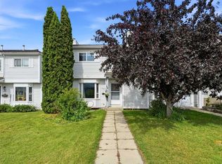 24 S Ellenwood Dr, Red Deer, AB T4R 2E3
