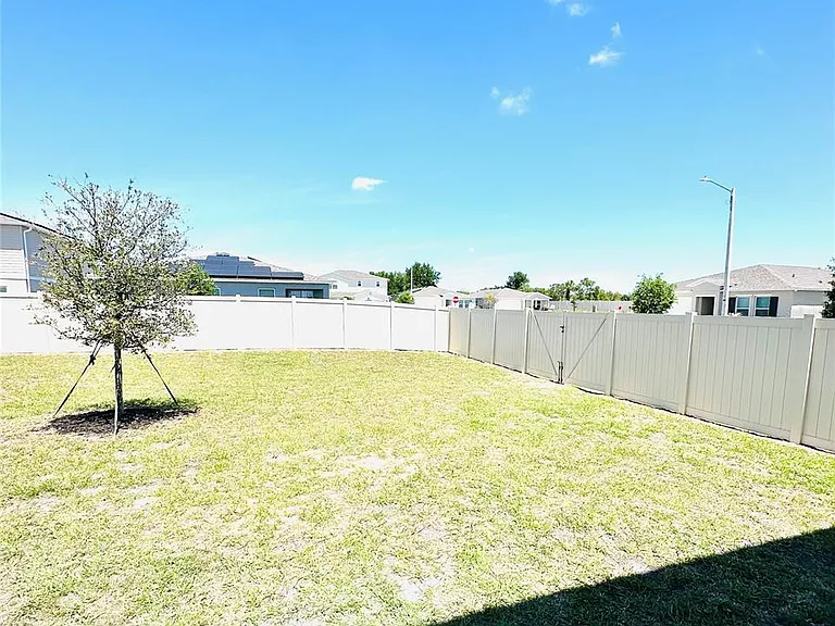 1053 Ambleside Dr — Photo 32