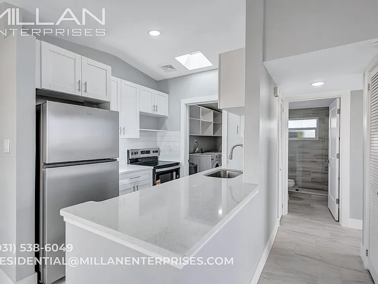 325 Capri Boulevard — Photo 11